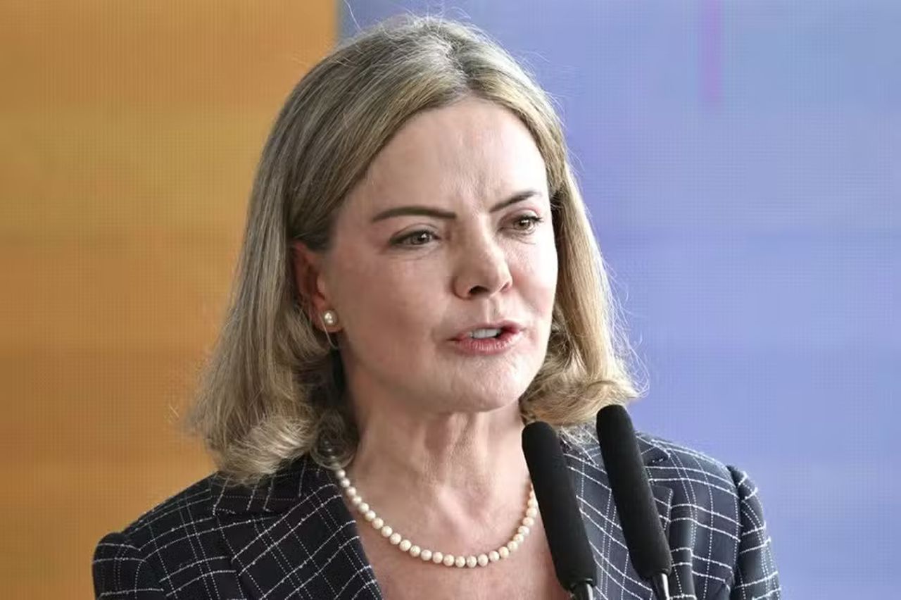 Gleisi critica defensores da taxa de Trump: 'hora de distinguir patriotas de traidores'