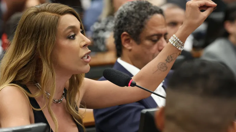 Erika Hilton rejeita negociação sobre compensações na PEC da 6x1