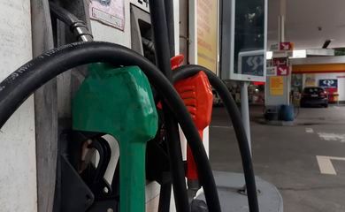 Não tem jeito! Combustíveis voltam a aumentar