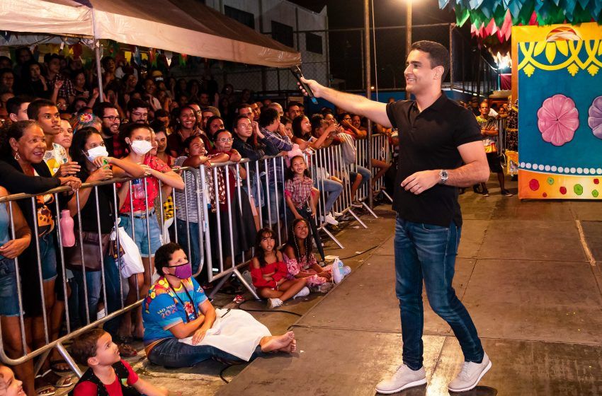 Prefeito JHC prestigia apresentações de quadrilhas