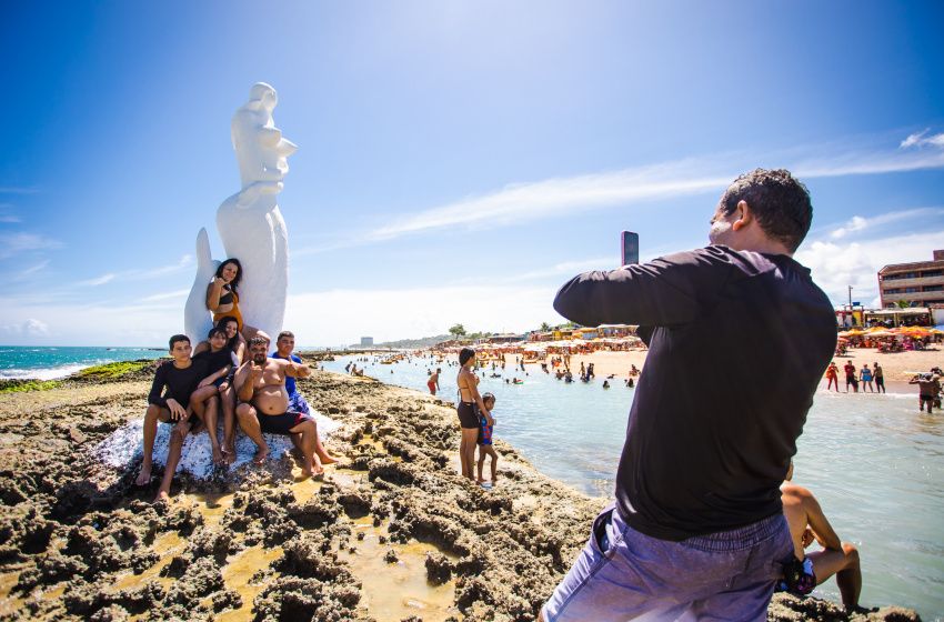 Estátua da Sereia atrai visitantes após revitalização