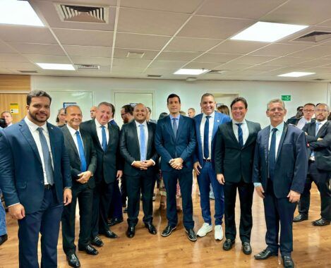 Presidente da AMA e prefeitos prestigiam posse de Renan Filho