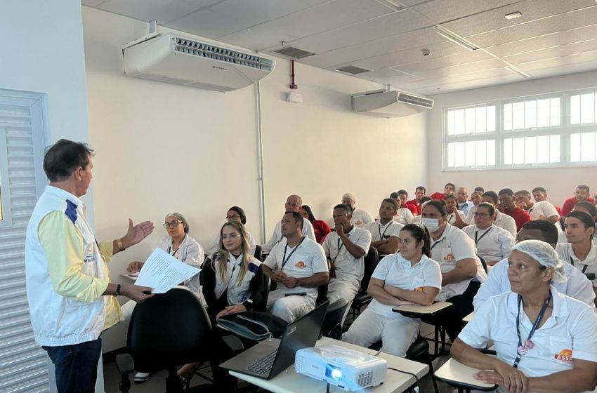 Vigilância Sanitária capacita funcionários de supermercado