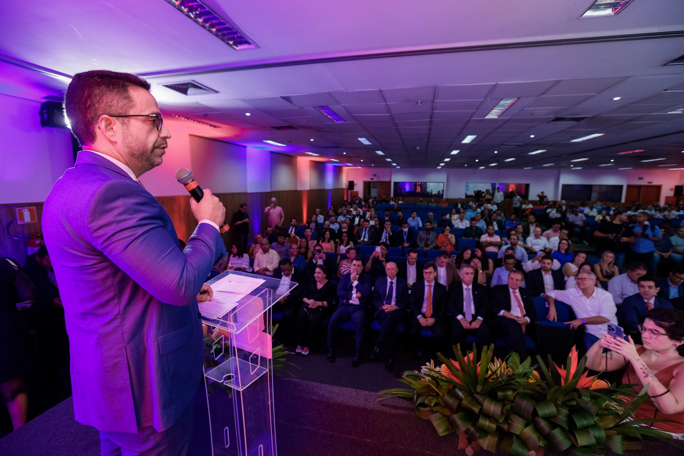 Governador destaca parcerias durante Congresso da AMA
