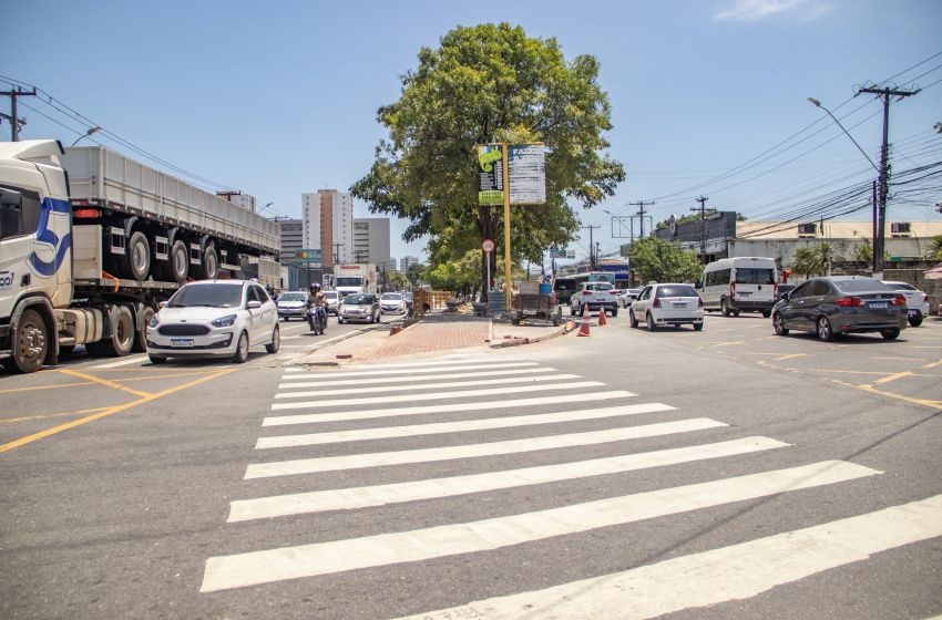 Avenida Fernandes Lima tem retornos interditados