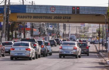 Obras de reparo asfáltico interditam Gustavo Paiva