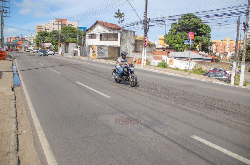 Obras interditam trecho da Gustavo Paiva