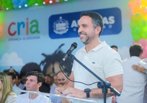 Em Olho D'água, governador destaca geração de empregos