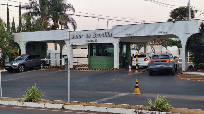 Moraes suspende visitas a Bolsonaro na prisão domiciliar