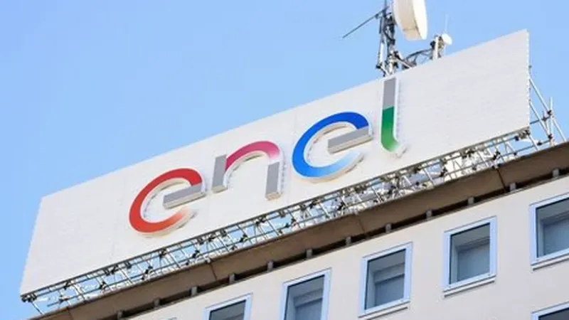 Enel informa ter restabelecido a energia para 99% dos imóveis; faltam 141 mil