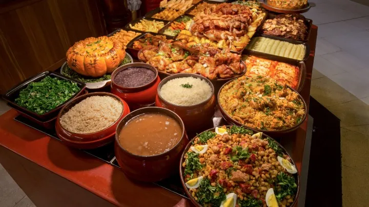 Entre o arroz com feijão: o que o prato do brasileiro revela sobre sua rotina?