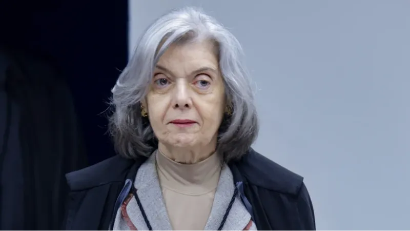 Cármen Lúcia antecipa saída da presidência do TSE