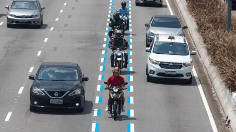 Projeto Nacional propõe faixas exclusivas para motos em vias públicas e ganha apoio de Renan Calheiros e Renan Filho