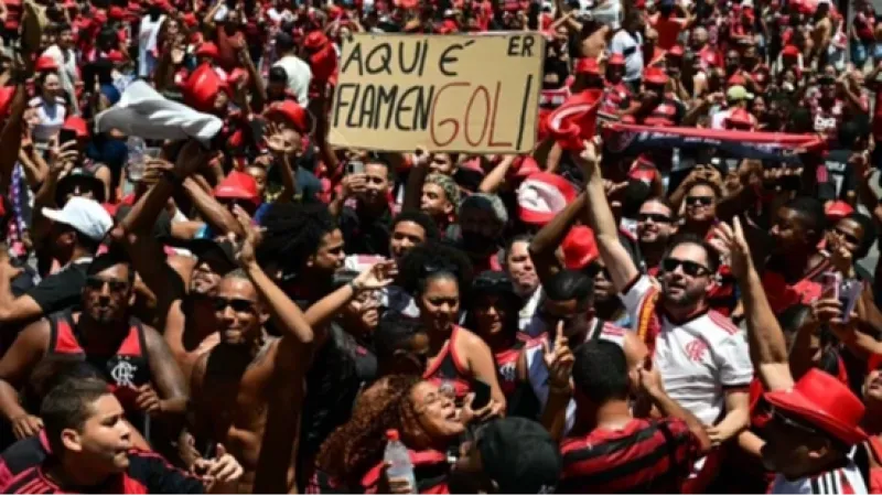 Imagens: Flamengo é recebido com festa no Rio após conquista da Libertadores