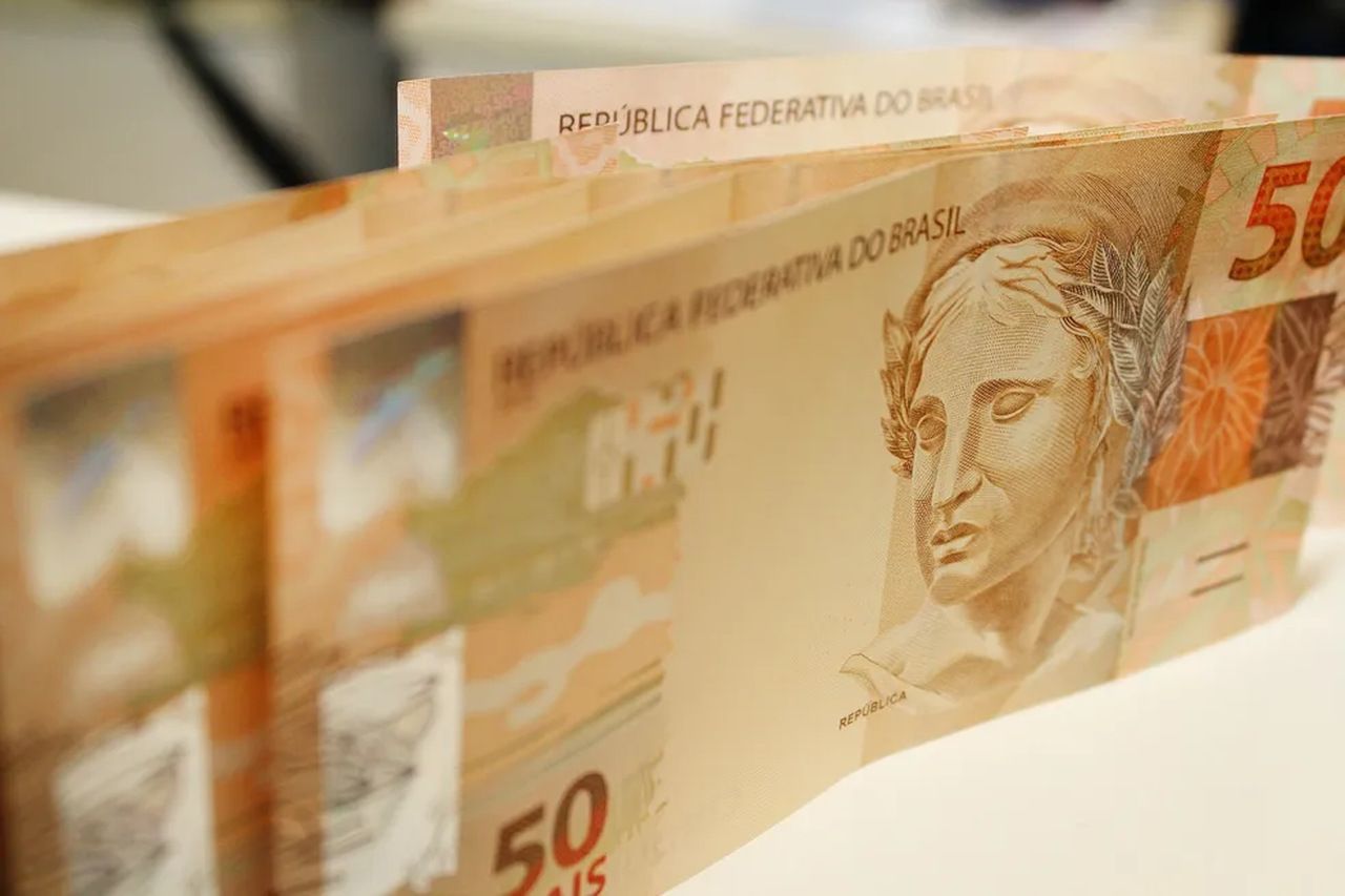 Governo anuncia antecipação do salário para servidores do Estado de AL