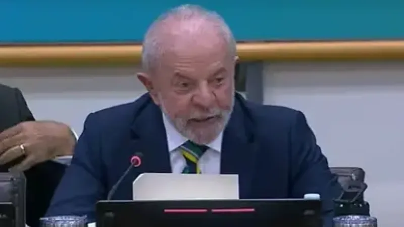 Lula diz que gestor que deixa obra parada deve ser preso