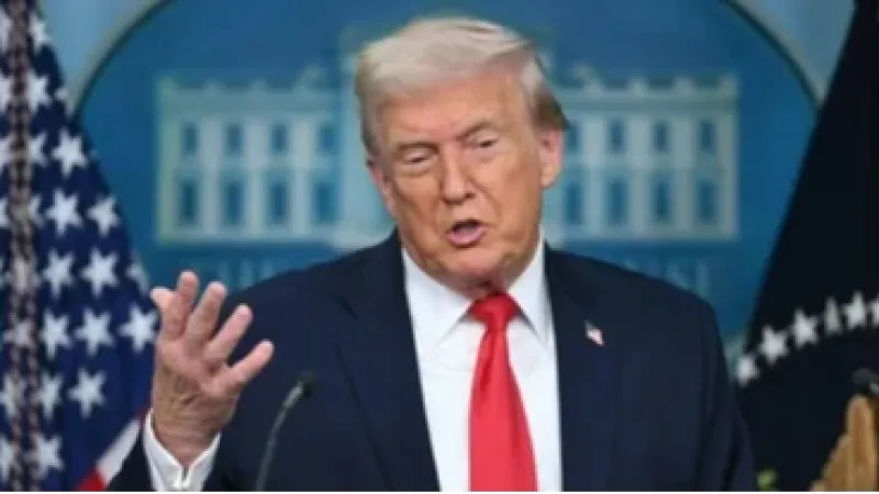 Trump volta a criticar Suprema Corte e promete outras tarifas e uso de licenças