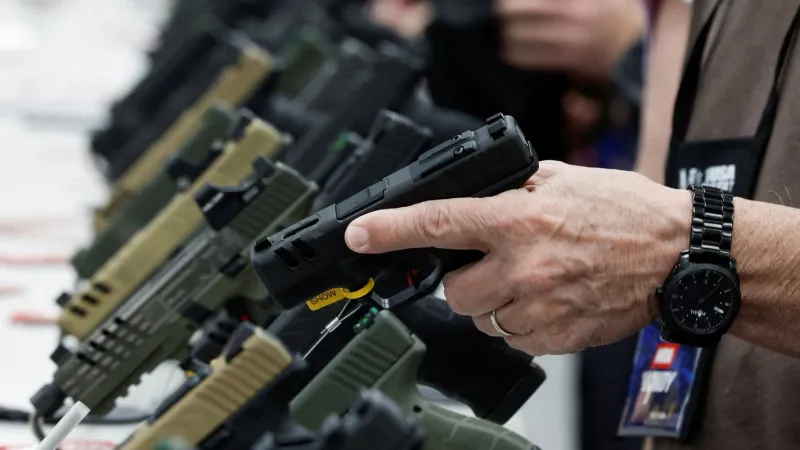 Ações pró-armas de Trump devem favorecer facções criminosas no Brasil