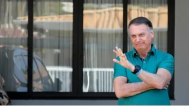 Bolsonaro recebe autorização para realizar festa de 15 anos da filha em casa