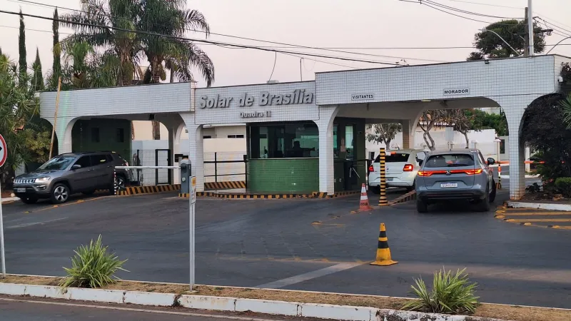Bolsonaro pede autorização para receber Mileii na prisão domiciliar