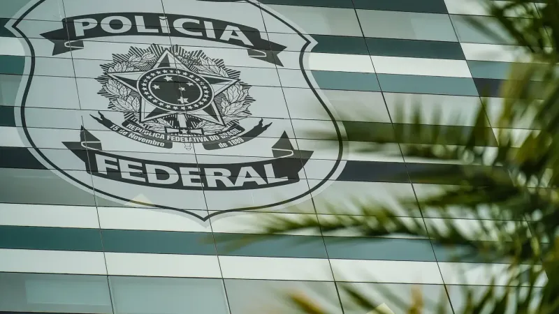 Em manifestação escrita, Flávio Bolsonaro nega ter caluniado Lula