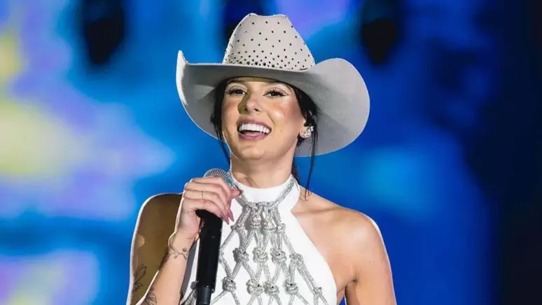 Após lançar single gospel, Ana Castela revela se deixará o sertanejo: 'É para agradecer'