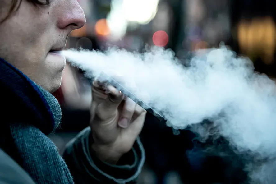 Cigarro eletrônico aumenta em 1,79 vez a probabilidade de infarto, diz Sociedade Brasileira de Cardiologia