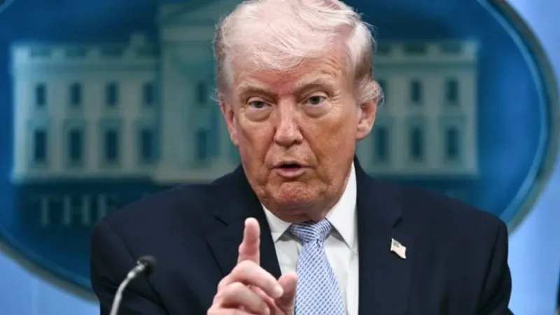 Trump se exalta ao ser questionado sobre pedofilia em entrevista