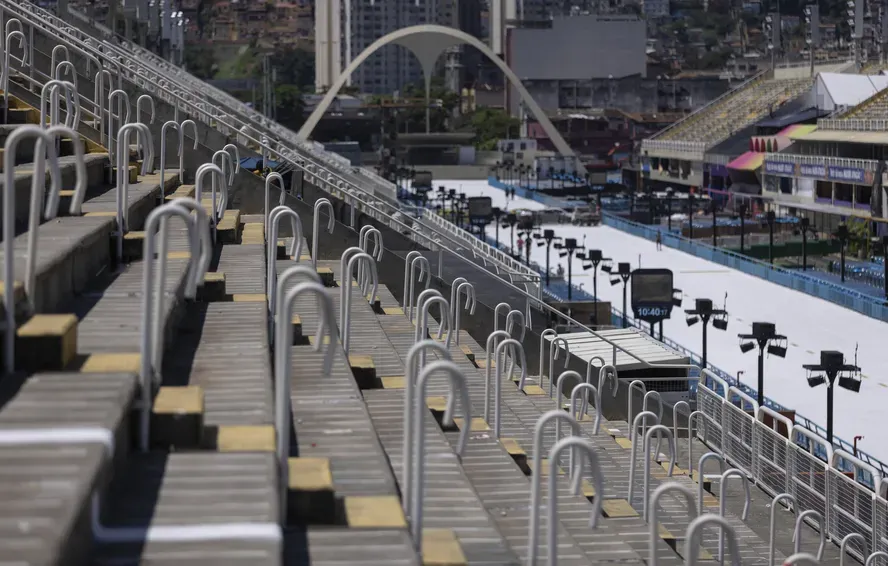 Carnaval 2024: venda dos ingressos de arquibancadas para ver os desfiles na Sapucaí vão começar no dia 23