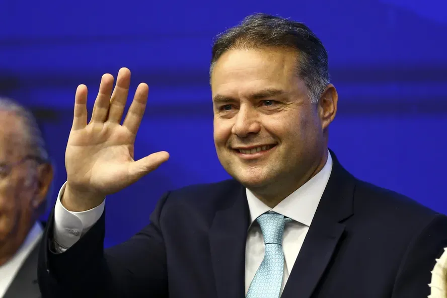 Renan Filho faz rodada para atrair investidores ao PAC e prevê R$ 3,7 bi para recuperar estradas