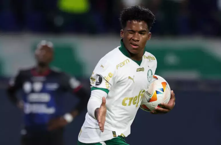 Endrick se despede do Palmeiras com festão para chegados