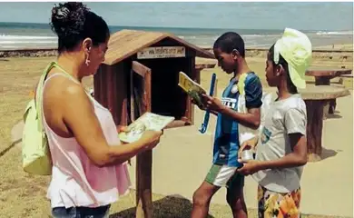 Prêmio seleciona 300 bibliotecas comunitárias e paga R$ 30 mil a cada