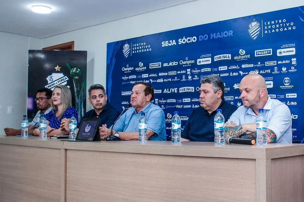 Azulão define critério e começa montagem do elenco com média de idade de 25 anos