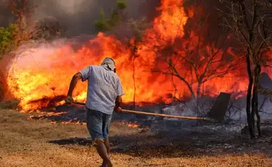 PF abre inquérito para investigar incêndio em Brasília
