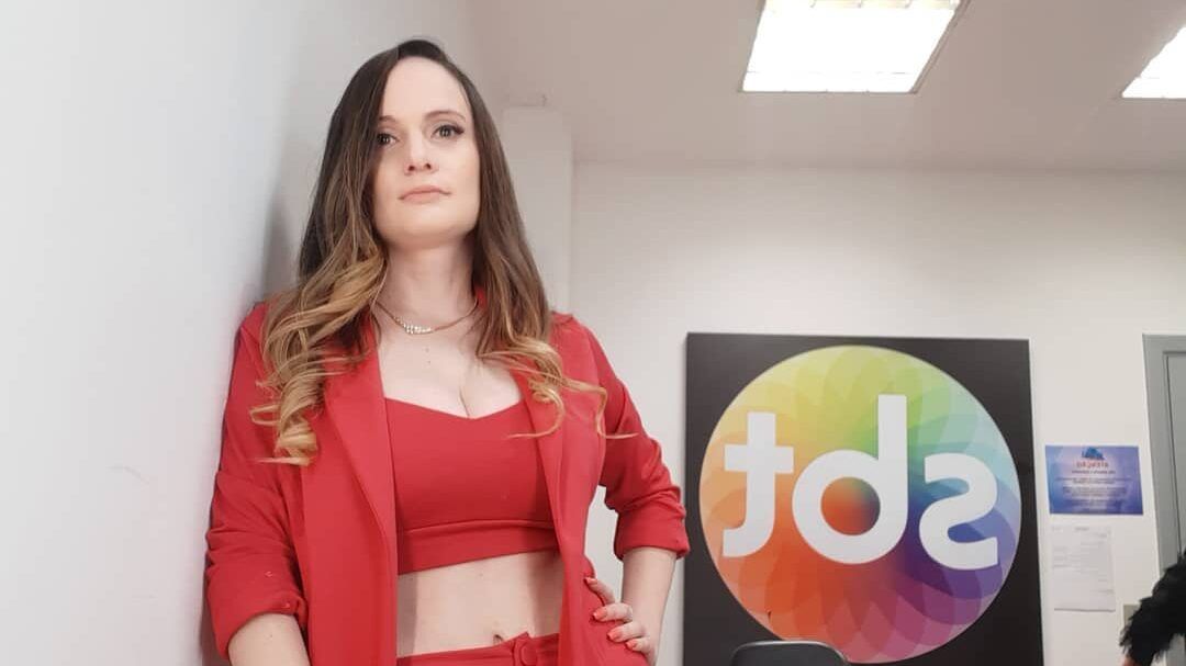 Humorista de ‘A Praça É Nossa’ diz ter sido ameaçada por marido de Ana Hickmann: ‘Tenho síndrome do pânico’