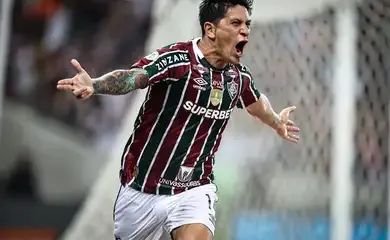 Cano encerram jejum e Fluminense derrota Athletico no Brasileiro