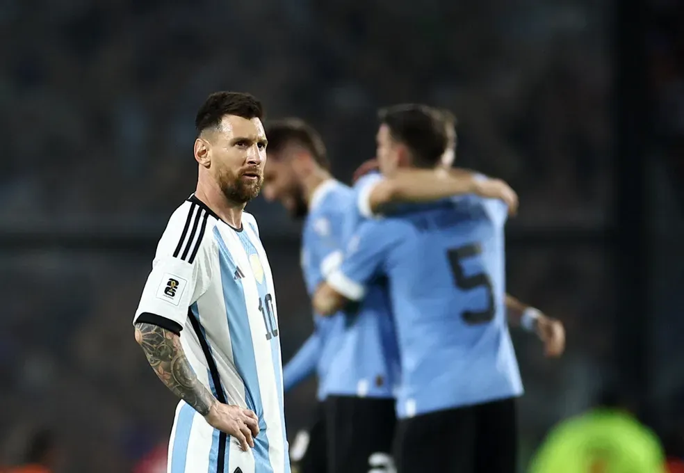Bombonera é interditada após jogo entre Argentina e Uruguai por excesso de público
