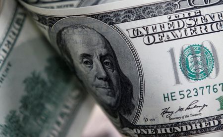 Dólar bate recorde e fecha cotado a R$ 6 pela 1º vez na história; Ibovespa sobe