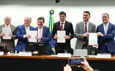 Reforma tributária: grupo inclui carros elétricos no imposto seletivo