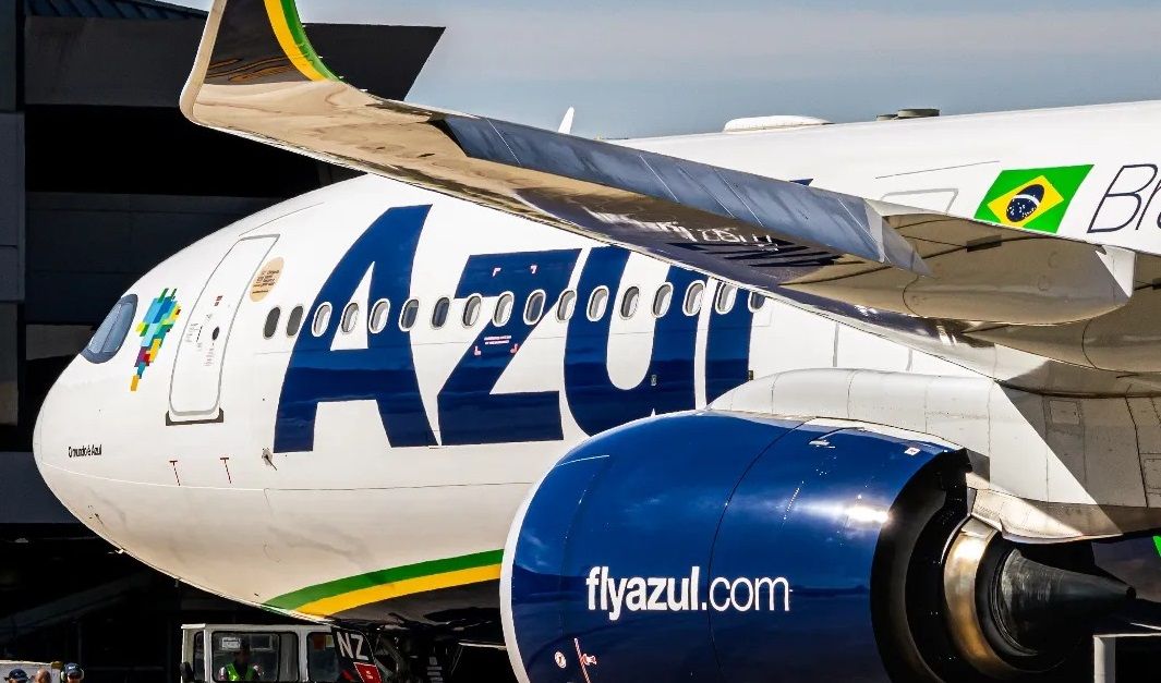 Aeroporto de Florianópolis é fechado após pneu de avião furar; não há previsão de reabertura