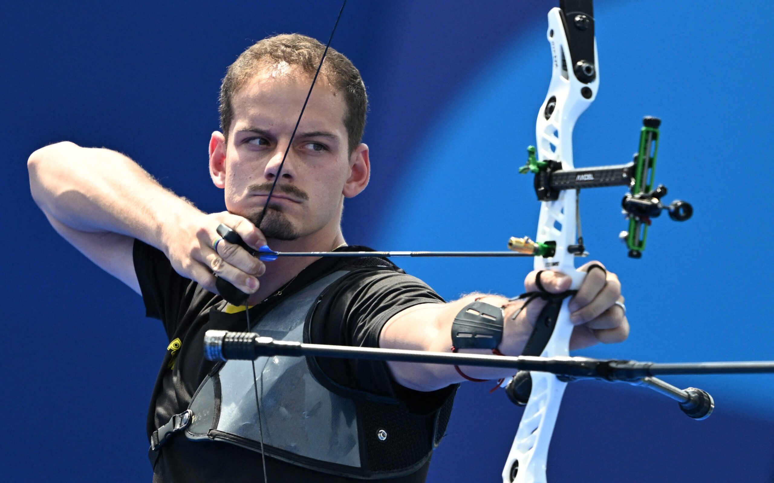 Marcus D’Almeida vê sul-coreano fazer prova quase perfeita e é eliminado no tiro com arco