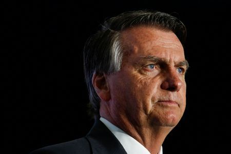 Bolsonaro se recupera em quarto após cirurgias ‘de forma satisfatória’, diz boletim médico