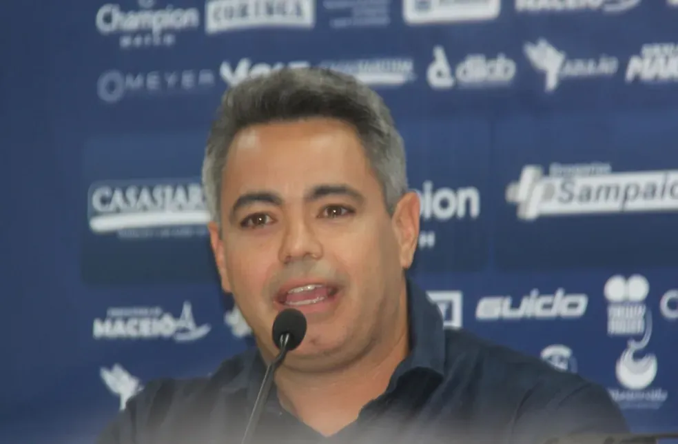 CSA inicia montagem do elenco para 2024 e tem pré-contrato assinado com quarto jogadores