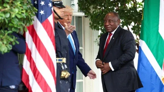Trump confronta presidente da África do Sul com falsas alegações de genocídio