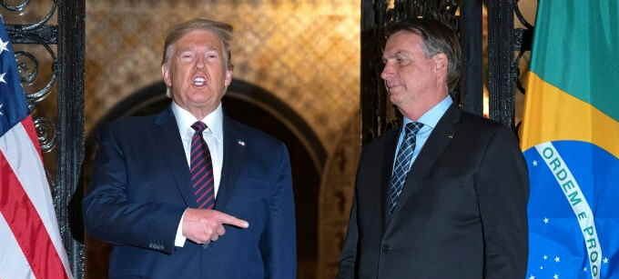 Em conversa com Trump, Bolsonaro diz que irá à posse ‘se estiver com passaporte’