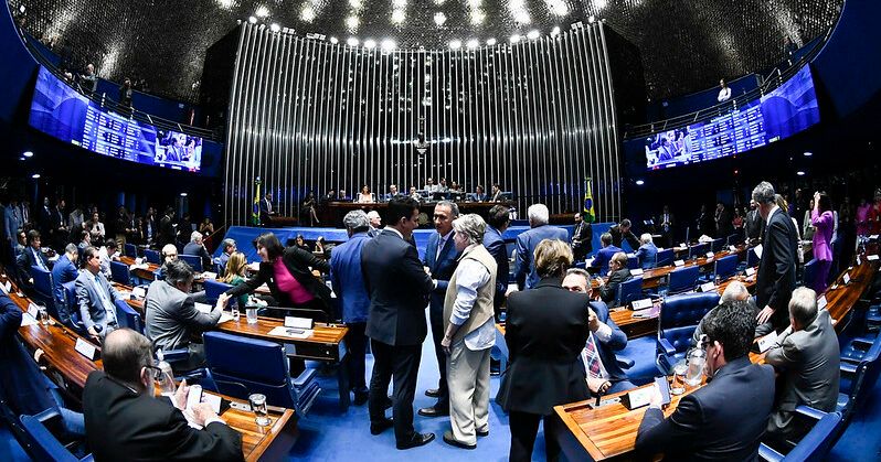 Senado aprova, por 52 votos a 18, PEC que limita decisões monocráticas do STF