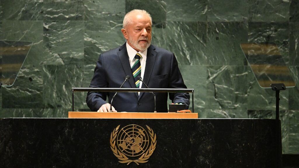Lula não viajará até fim de novembro por causa de cirurgia