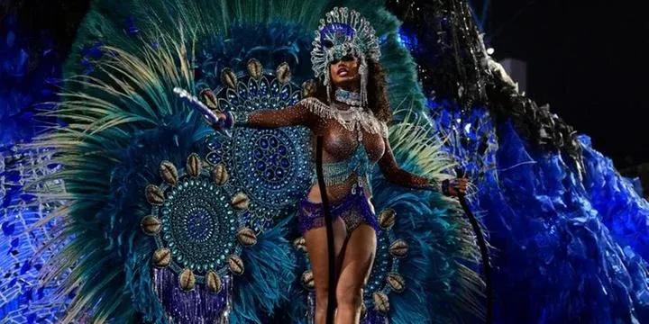 No carnaval do Rio, Viradouro e Mangueira se destacam na 2ª noite de desfiles na Sapucaí