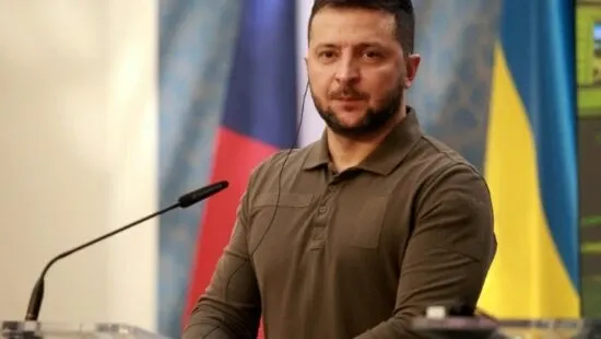 Pressionado, Zelensky recebe representante de Trump para discutir fim da guerra