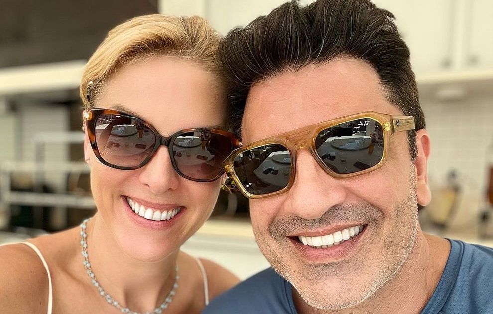 Ana Hickmann posa com Edu Guedes durante festa de 10 anos de filho